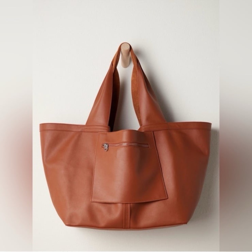 Gorgeous, Free People Blair Reversible Suede Vegan Tote❤️ - Picture 4 of 7